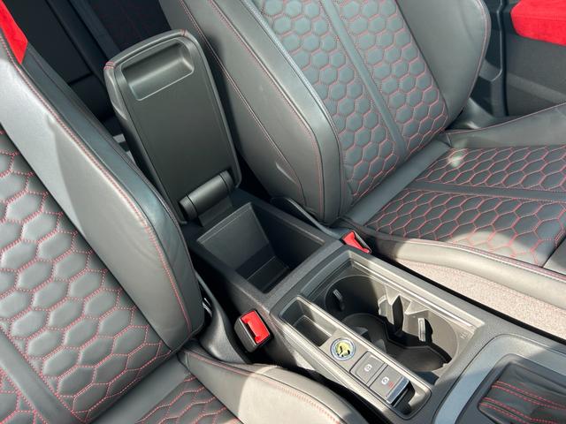 RS Q3 ベースグレード B&O RSスポーツエキゾーストシステム RSダンピングコントロールサスペンション RSデザインパッケージ ブラックスタイリング マトリクスLED ワイヤレスチャージング(41枚目)