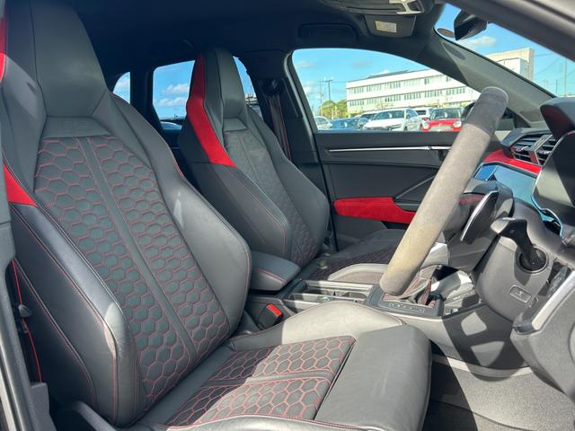 RS Q3 ベースグレード B&O RSスポーツエキゾーストシステム RSダンピングコントロールサスペンション RSデザインパッケージ ブラックスタイリング マトリクスLED ワイヤレスチャージング(44枚目)