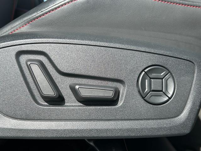 RS Q3 ベースグレード B&O RSスポーツエキゾーストシステム RSダンピングコントロールサスペンション RSデザインパッケージ ブラックスタイリング マトリクスLED ワイヤレスチャージング(45枚目)