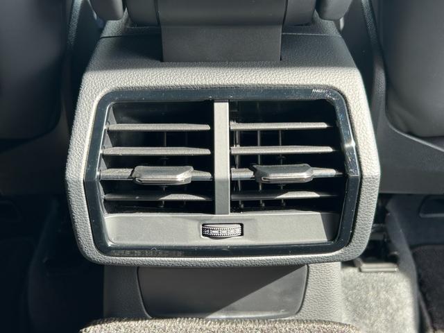 RS Q3 ベースグレード B&O RSスポーツエキゾーストシステム RSダンピングコントロールサスペンション RSデザインパッケージ ブラックスタイリング マトリクスLED ワイヤレスチャージング(47枚目)