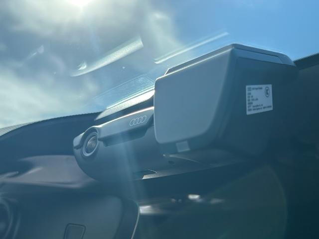 RS Q3 ベースグレード B&O RSスポーツエキゾーストシステム RSダンピングコントロールサスペンション RSデザインパッケージ ブラックスタイリング マトリクスLED ワイヤレスチャージング(48枚目)