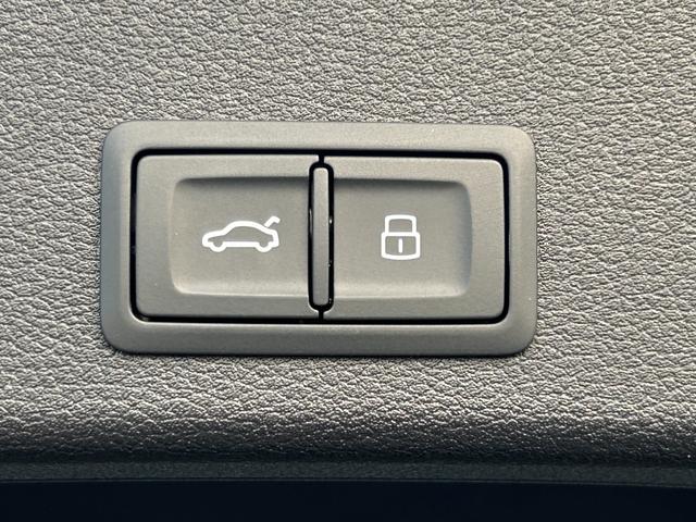 A4オールロードクワトロ ベースグレード スマートフォンワイヤレスチャージング ヘッドアップディスプレイ マトリクスLEDヘッドライトパッケージラグジュアリーパッケージ リヤシートUSBチャージング(12枚目)