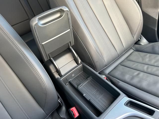 A4オールロードクワトロ ベースグレード スマートフォンワイヤレスチャージング ヘッドアップディスプレイ マトリクスLEDヘッドライトパッケージラグジュアリーパッケージ リヤシートUSBチャージング(36枚目)