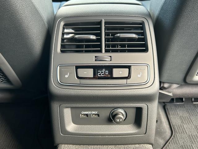 A4オールロードクワトロ ベースグレード スマートフォンワイヤレスチャージング ヘッドアップディスプレイ マトリクスLEDヘッドライトパッケージラグジュアリーパッケージ リヤシートUSBチャージング(43枚目)