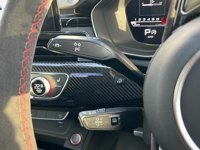 RS5スポーツバック ベースグレード デザインパッケージレッド スポーツエグゾースト カーボンスタイリング カラードブレーキキャリパーレッド スマートフォンワイヤレスチャージング パークアシスト(17枚目)