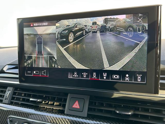 RS5スポーツバック ベースグレード デザインパッケージレッド スポーツエグゾースト カーボンスタイリング カラードブレーキキャリパーレッド スマートフォンワイヤレスチャージング パークアシスト(25枚目)