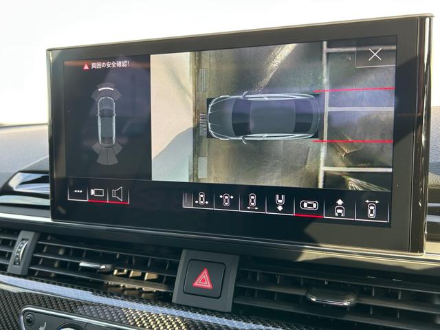 RS5スポーツバック ベースグレード デザインパッケージレッド スポーツエグゾースト カーボンスタイリング カラードブレーキキャリパーレッド スマートフォンワイヤレスチャージング パークアシスト(27枚目)