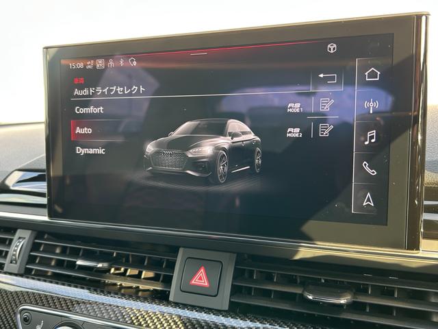 RS5スポーツバック ベースグレード デザインパッケージレッド スポーツエグゾースト カーボンスタイリング カラードブレーキキャリパーレッド スマートフォンワイヤレスチャージング パークアシスト(31枚目)