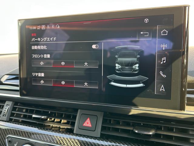 RS5スポーツバック ベースグレード デザインパッケージレッド スポーツエグゾースト カーボンスタイリング カラードブレーキキャリパーレッド スマートフォンワイヤレスチャージング パークアシスト(32枚目)