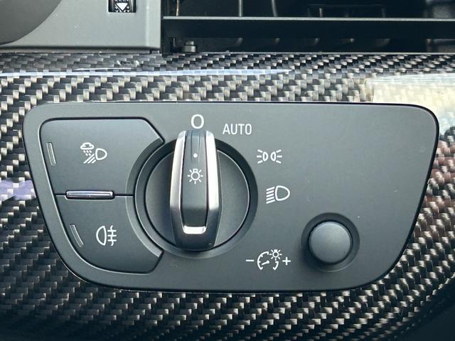 RS5スポーツバック ベースグレード デザインパッケージレッド スポーツエグゾースト カーボンスタイリング カラードブレーキキャリパーレッド スマートフォンワイヤレスチャージング パークアシスト(42枚目)