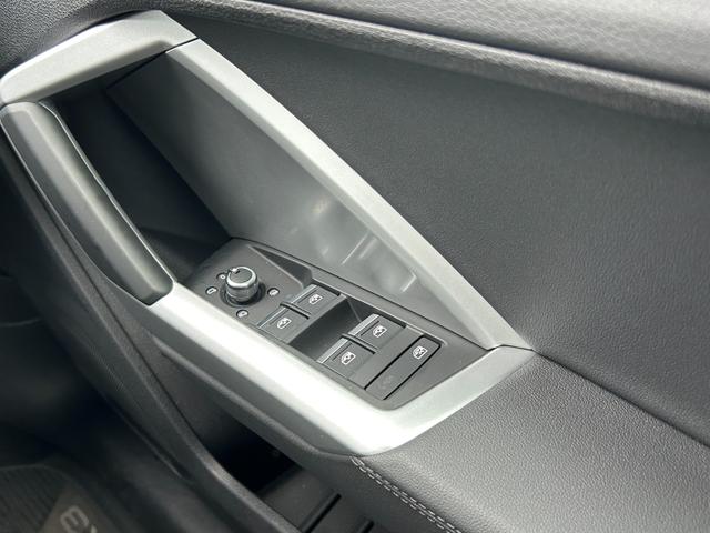 Ｑ３ ３５ＴＦＳＩアドバンスド　コンビニエンス＆アシスタンスパッケージ　ＴＶチューナー　ラグジュアリーパッケージ　スマートフォンインターフェイス　ワイヤレスチャージング（33枚目）