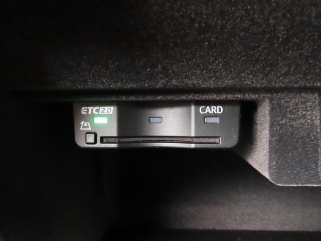 ＲＳ Ｑ８ ベースグレード　カーボン／グロスブラックスタイリングパッケージ　パノラマサンルーフ　ＲＳスポーツエキゾーストシステム　　　　プライバシーガラス　ブラックスタイリングパッケージ（50枚目）