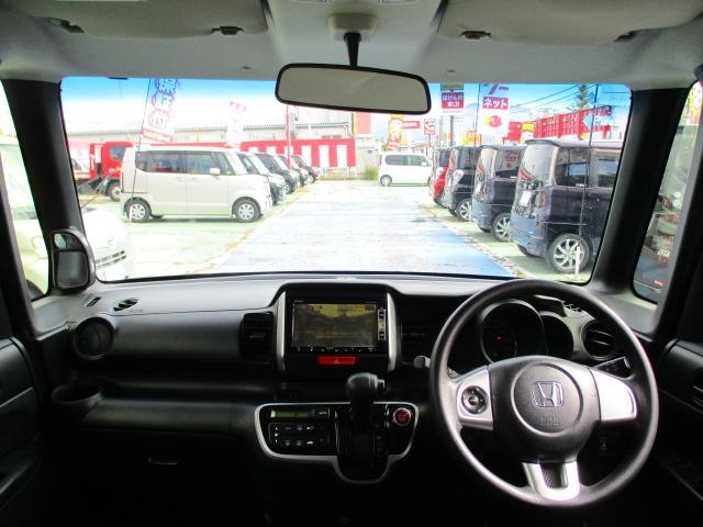 リヤシートも広々便利です！！！オシャレなシート、みんなで乗れるオススメ車両です！素敵なカーライフが待っています。全車ルームクリーニング後にお引渡しとなります快適な運転が出来るようスタッフ一同行ってます