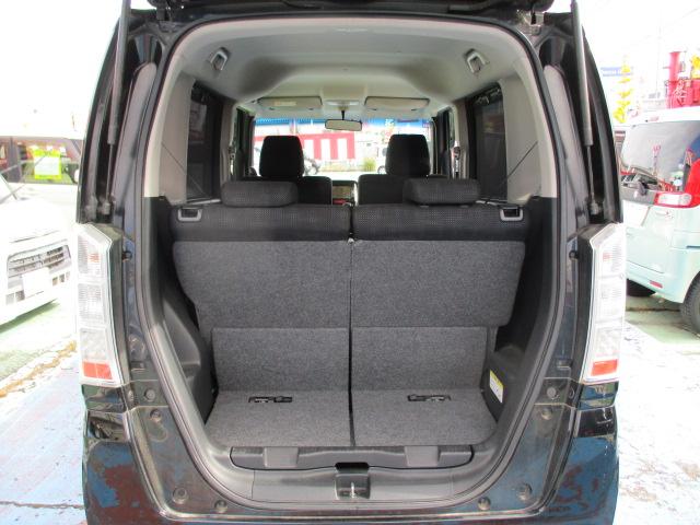 荷物もたくさん積めて便利な一台です！！！もちろんシートは折りたためます！足にもお買い物にも役立ちます！オシャレで使える便利車！お車の事なら何でもご相談にのらせていただきますので、まずはご来店下さい！