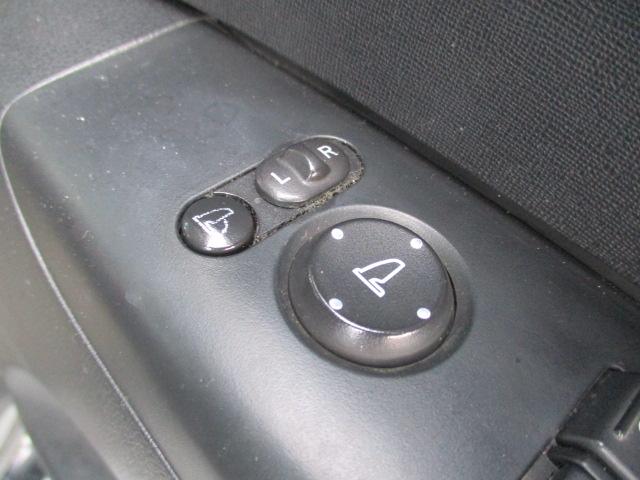 ピッカピカでオシャレは足元からですね！！タイヤ溝もしっかり残ってますよ！！