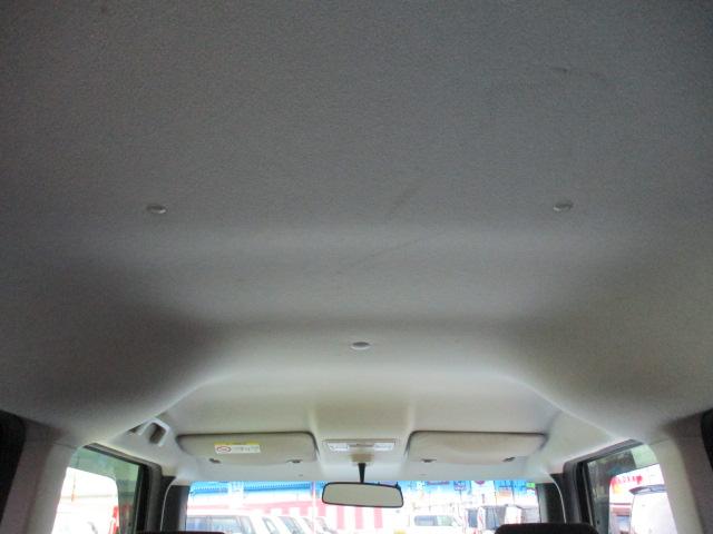見て下さい綺麗な天井！！！嫌なシミ汚れ等なく綺麗です！大事に乗っていたのがわかる一台ですね！！