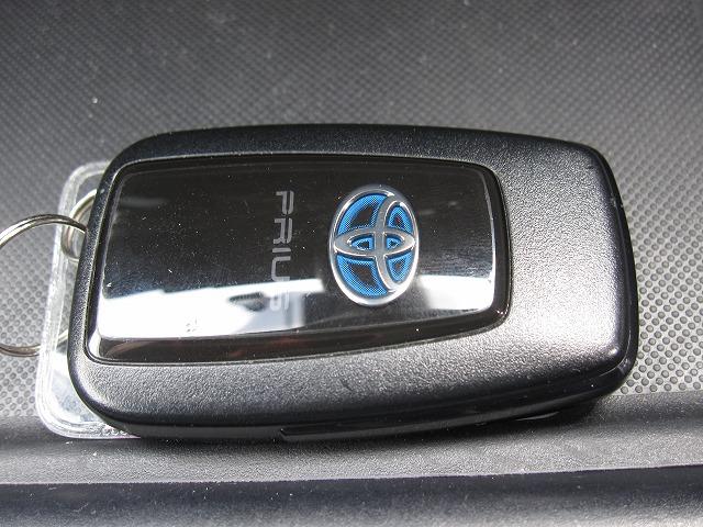 プリウス Ｓ　セーフティーセンス　オートハイビーム　オートクルーズ　純正９インチナビ　フルセグＴＶ　Ｂｌｕｅｔｏｏｔｈ　バックカメラ　デジタルインナーミラー　ドラレコ　スマートキー　純正１５ＡＷ　ＥＴＣ　禁煙車（45枚目）