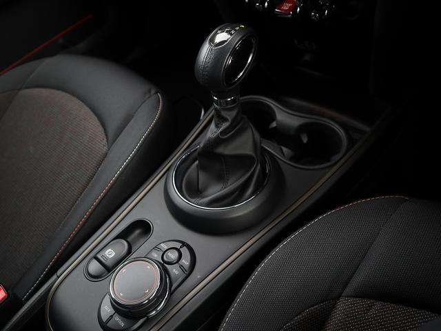 ＭＩＮＩ クーパーＤ　クロスオーバー　オール４　４ＷＤ　ＡＣＣ　リアＰＤＣ　シートヒーター　電動Ｒゲート（16枚目）