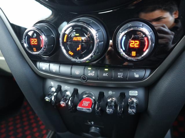 ＭＩＮＩ ＪＣＷクロスオーバプレミアム＋Ｐエッセンシャルトリム　４ＷＤ　ＡＣＣ　ヘッドアップＤ　パドルシフト　シートヒーター（14枚目）
