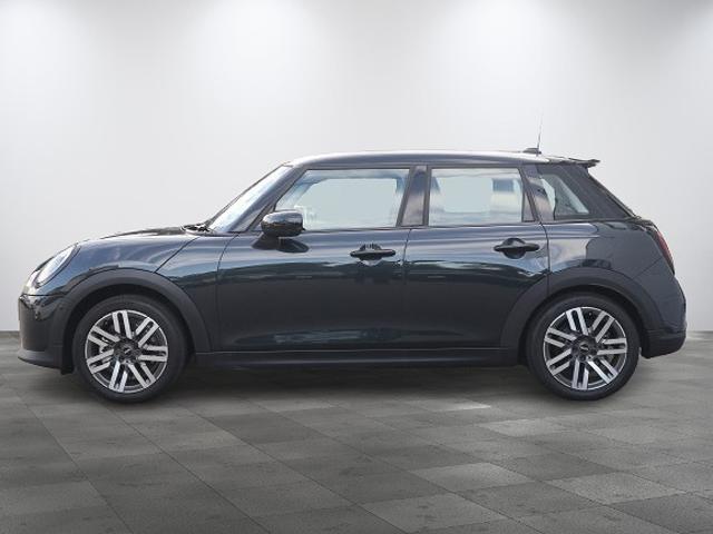 ＭＩＮＩ クーパーＳ　５ドア　ＤＣＴ　ＡＣＣ　トップビュー　ヘッドアップＤ　シート・ステアリングヒーター（4枚目）