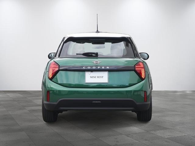 ＭＩＮＩ クーパーＣ　５ドア　ＤＣＴ　ＡＣＣ　前後ＰＤＣ　シート・ステアリングヒーター（3枚目）