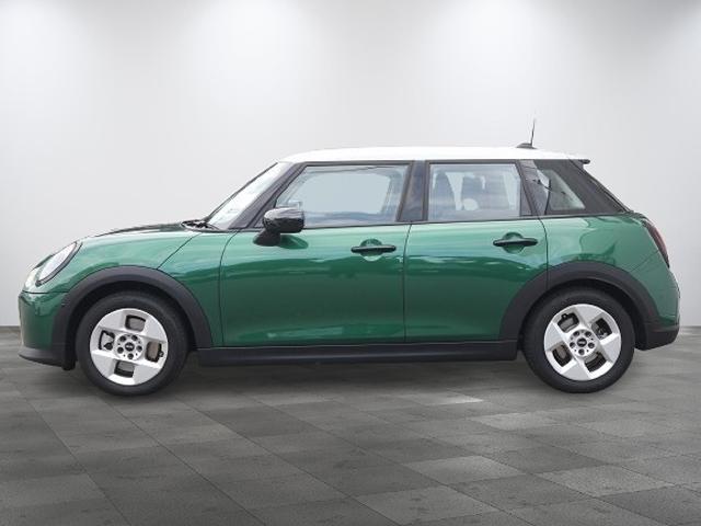 ＭＩＮＩ クーパーＣ　５ドア　ＤＣＴ　ＡＣＣ　前後ＰＤＣ　シート・ステアリングヒーター（4枚目）