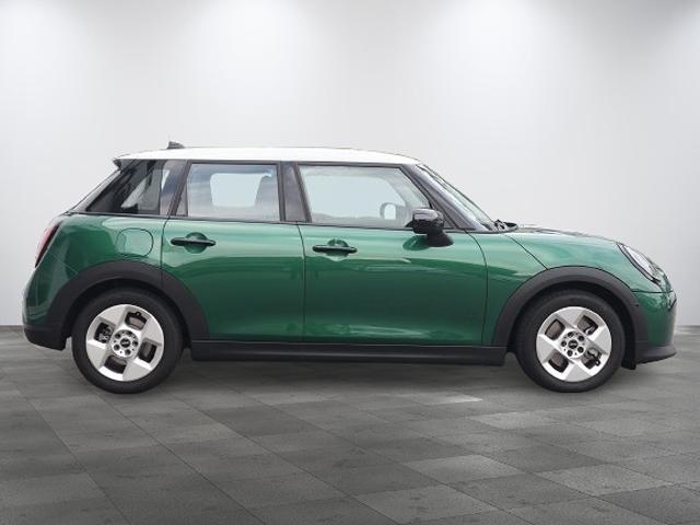 ＭＩＮＩ クーパーＣ　５ドア　ＤＣＴ　ＡＣＣ　前後ＰＤＣ　シート・ステアリングヒーター（5枚目）