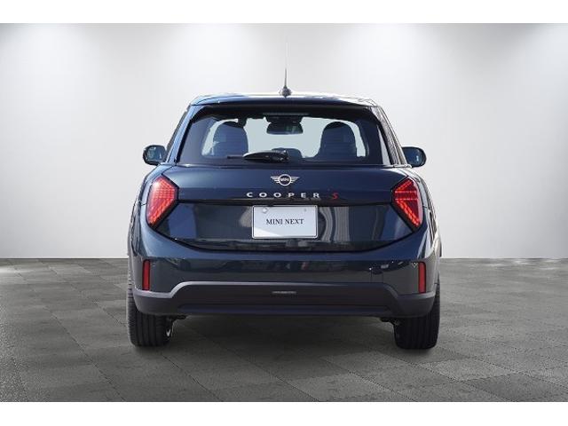 ＭＩＮＩ クーパーＳ　クラシック・トリム　５ドア　ＤＣＴ　黒革　ＡＣＣ　トップビュー　前後ＰＤＣ　ヘッドアップＤ　シート・ステアリングヒーター（3枚目）