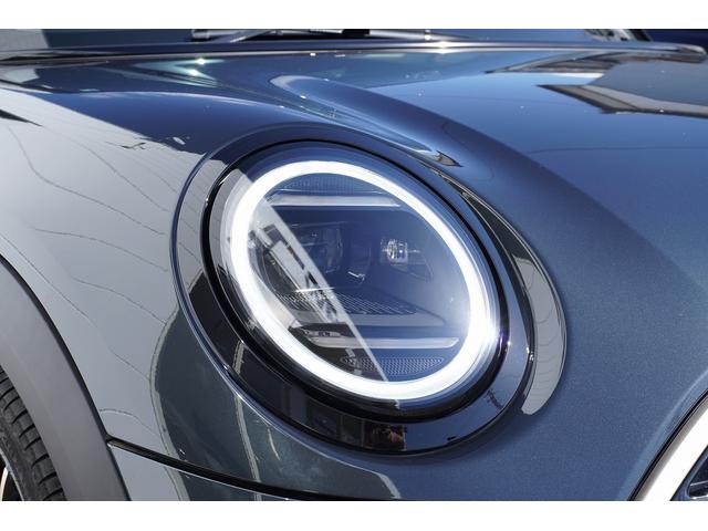 ＭＩＮＩ クーパーＳ　クラシック・トリム　５ドア　ＤＣＴ　黒革　ＡＣＣ　トップビュー　前後ＰＤＣ　ヘッドアップＤ　シート・ステアリングヒーター（6枚目）