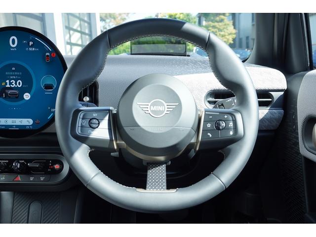 ＭＩＮＩ クーパーＳ　クラシック・トリム　５ドア　ＤＣＴ　黒革　ＡＣＣ　トップビュー　前後ＰＤＣ　ヘッドアップＤ　シート・ステアリングヒーター（8枚目）