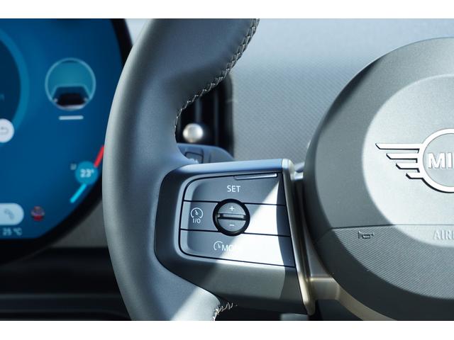 ＭＩＮＩ クーパーＳ　クラシック・トリム　５ドア　ＤＣＴ　黒革　ＡＣＣ　トップビュー　前後ＰＤＣ　ヘッドアップＤ　シート・ステアリングヒーター（9枚目）