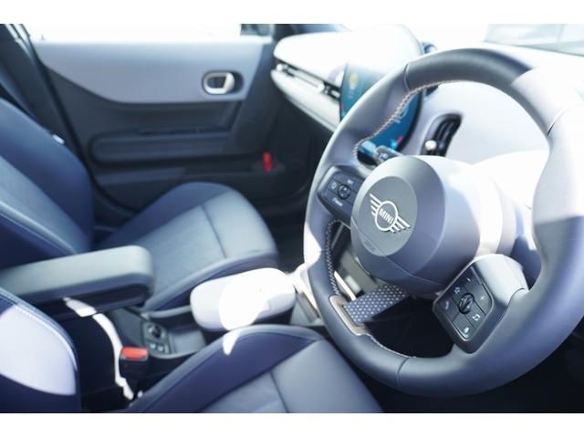 ＭＩＮＩ クーパーＳ　クラシック・トリム　５ドア　ＤＣＴ　黒革　ＡＣＣ　トップビュー　前後ＰＤＣ　ヘッドアップＤ　シート・ステアリングヒーター（18枚目）