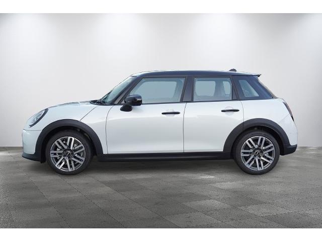 ＭＩＮＩ クーパーＳ　クラシック・トリム　５ドア　ＤＣＴ　ＡＣＣ　トップビュー　前後ＰＤＣ　ヘッドアップＤ　シート・ステアリングヒーター（4枚目）