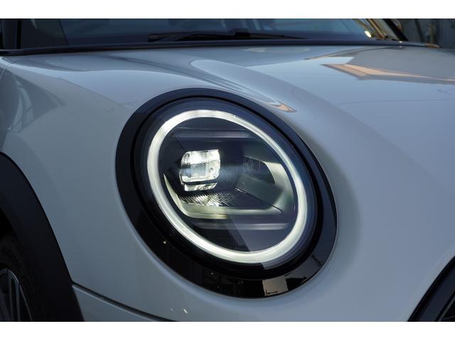 ＭＩＮＩ クーパーＳ　クラシック・トリム　５ドア　ＤＣＴ　ＡＣＣ　トップビュー　前後ＰＤＣ　ヘッドアップＤ　シート・ステアリングヒーター（6枚目）