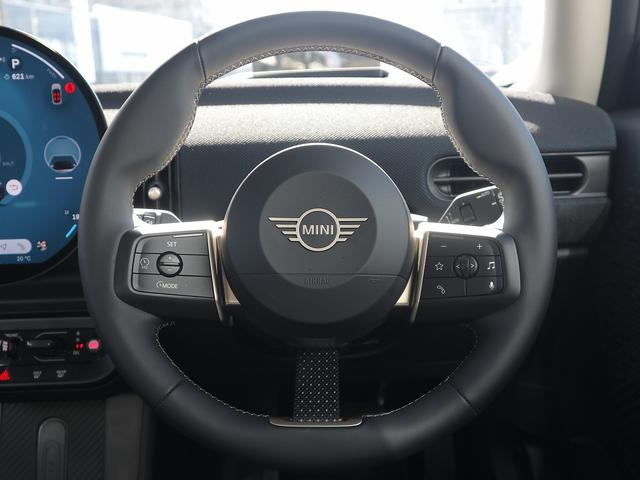 ＭＩＮＩ クーパーＳ　クラシック・トリム　３ドア　ＤＣＴ　ＡＣＣ　全周囲カメラ　前後ＰＤＣ（8枚目）