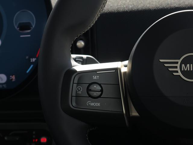 ＭＩＮＩ クーパーＳ　クラシック・トリム　３ドア　ＤＣＴ　ＡＣＣ　全周囲カメラ　前後ＰＤＣ（9枚目）