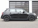 ＭＩＮＩ クーパーＳＤ　５ドア　純正１７インチコスモスポークＡＷ　アダプティブクルーズコントロール　クリアランスソナー　禁煙車　ディーゼル　ターボ　ナビ　バックカメラ　ＥＴＣ　スマートキー　ＬＥＤヘッドライト　フォグ　アルミ（6枚目）