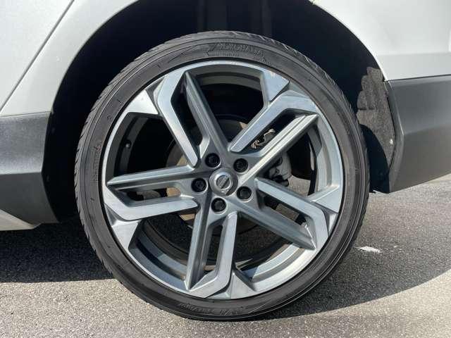 Ｖ４０ クロスカントリー　Ｔ５　ＡＷＤ　サマム　４ＷＤ　エクステリアスタイリングキット　純正ＨＤＤナビ・地デジＴＶ　バックカメラ　本革　ｈａｒｍａｎ／ｋａｒｄｏｎサウンドシステム　シートヒーター　パワーシート　ＥＴＣ　ＡＣＣ　レーンキープ　ＢＬＩＳ（4枚目）