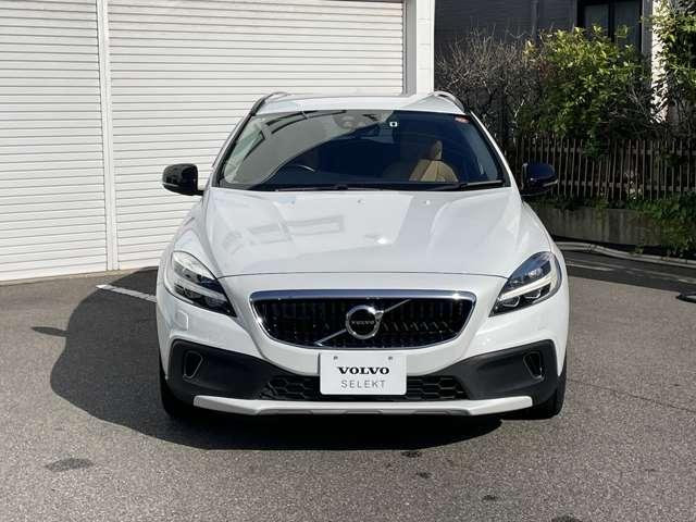 Ｖ４０ クロスカントリー　Ｔ５　ＡＷＤ　サマム　４ＷＤ　エクステリアスタイリングキット　純正ＨＤＤナビ・地デジＴＶ　バックカメラ　本革　ｈａｒｍａｎ／ｋａｒｄｏｎサウンドシステム　シートヒーター　パワーシート　ＥＴＣ　ＡＣＣ　レーンキープ　ＢＬＩＳ（6枚目）