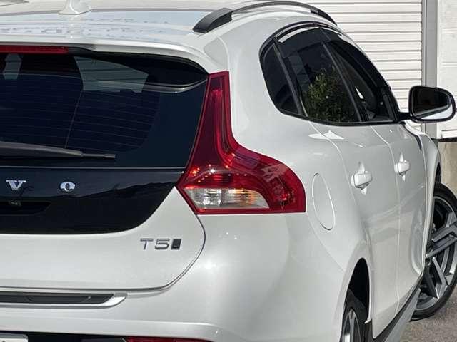 Ｖ４０ クロスカントリー　Ｔ５　ＡＷＤ　サマム　４ＷＤ　エクステリアスタイリングキット　純正ＨＤＤナビ・地デジＴＶ　バックカメラ　本革　ｈａｒｍａｎ／ｋａｒｄｏｎサウンドシステム　シートヒーター　パワーシート　ＥＴＣ　ＡＣＣ　レーンキープ　ＢＬＩＳ（11枚目）
