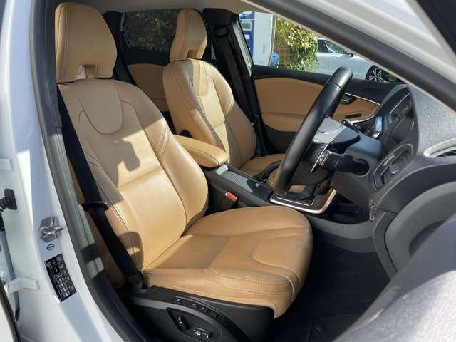 Ｖ４０ クロスカントリー　Ｔ５　ＡＷＤ　サマム　４ＷＤ　エクステリアスタイリングキット　純正ＨＤＤナビ・地デジＴＶ　バックカメラ　本革　ｈａｒｍａｎ／ｋａｒｄｏｎサウンドシステム　シートヒーター　パワーシート　ＥＴＣ　ＡＣＣ　レーンキープ　ＢＬＩＳ（12枚目）