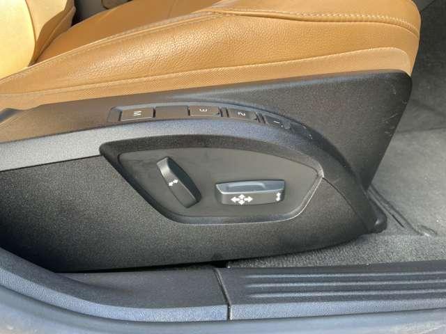 Ｖ４０ クロスカントリー　Ｔ５　ＡＷＤ　サマム　４ＷＤ　エクステリアスタイリングキット　純正ＨＤＤナビ・地デジＴＶ　バックカメラ　本革　ｈａｒｍａｎ／ｋａｒｄｏｎサウンドシステム　シートヒーター　パワーシート　ＥＴＣ　ＡＣＣ　レーンキープ　ＢＬＩＳ（13枚目）