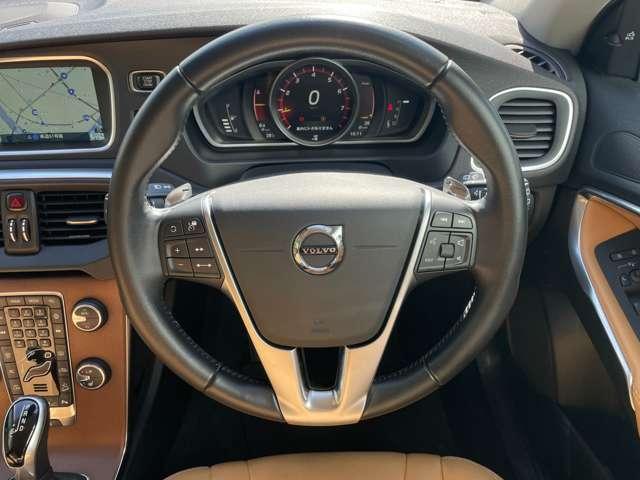 Ｖ４０ クロスカントリー　Ｔ５　ＡＷＤ　サマム　４ＷＤ　エクステリアスタイリングキット　純正ＨＤＤナビ・地デジＴＶ　バックカメラ　本革　ｈａｒｍａｎ／ｋａｒｄｏｎサウンドシステム　シートヒーター　パワーシート　ＥＴＣ　ＡＣＣ　レーンキープ　ＢＬＩＳ（22枚目）