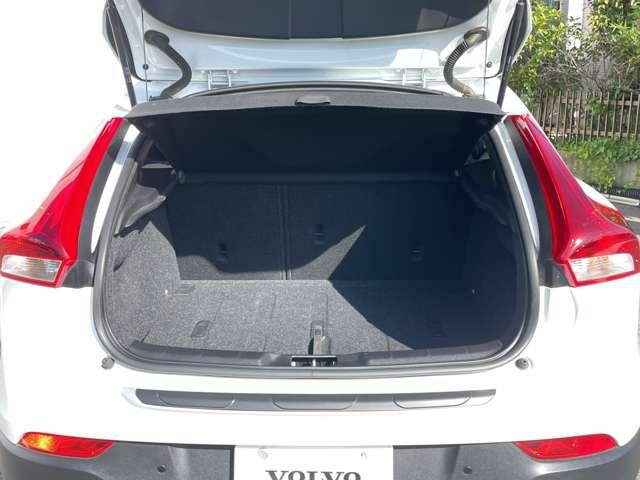 Ｖ４０ クロスカントリー　Ｔ５　ＡＷＤ　サマム　４ＷＤ　エクステリアスタイリングキット　純正ＨＤＤナビ・地デジＴＶ　バックカメラ　本革　ｈａｒｍａｎ／ｋａｒｄｏｎサウンドシステム　シートヒーター　パワーシート　ＥＴＣ　ＡＣＣ　レーンキープ　ＢＬＩＳ（31枚目）