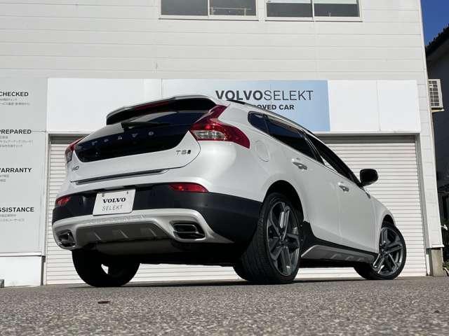 Ｖ４０ クロスカントリー　Ｔ５　ＡＷＤ　サマム　４ＷＤ　エクステリアスタイリングキット　純正ＨＤＤナビ・地デジＴＶ　バックカメラ　本革　ｈａｒｍａｎ／ｋａｒｄｏｎサウンドシステム　シートヒーター　パワーシート　ＥＴＣ　ＡＣＣ　レーンキープ　ＢＬＩＳ（34枚目）