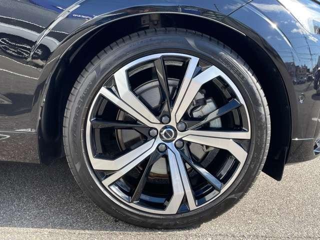 XC60 リチャージアルティメトT6AWDプラグインハイブリド 4WD エアサス・サンルーフ・アンバーレザー・純正ドラレコ・Googleシステム搭載・シートヒーター・シートベンチレーション・ステアリングヒーター・ヘッドアップディスプレイ・ACC・パイロットアシスト(4枚目)