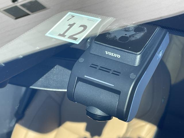 XC60 リチャージアルティメトT6AWDプラグインハイブリド 4WD エアサス・サンルーフ・アンバーレザー・純正ドラレコ・Googleシステム搭載・シートヒーター・シートベンチレーション・ステアリングヒーター・ヘッドアップディスプレイ・ACC・パイロットアシスト(5枚目)
