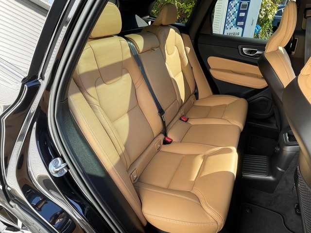 XC60 リチャージアルティメトT6AWDプラグインハイブリド 4WD エアサス・サンルーフ・アンバーレザー・純正ドラレコ・Googleシステム搭載・シートヒーター・シートベンチレーション・ステアリングヒーター・ヘッドアップディスプレイ・ACC・パイロットアシスト(21枚目)