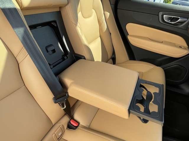 XC60 リチャージアルティメトT6AWDプラグインハイブリド 4WD エアサス・サンルーフ・アンバーレザー・純正ドラレコ・Googleシステム搭載・シートヒーター・シートベンチレーション・ステアリングヒーター・ヘッドアップディスプレイ・ACC・パイロットアシスト(22枚目)