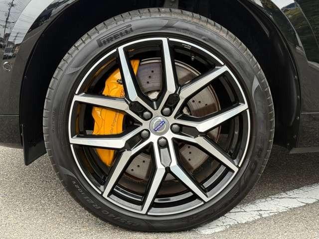 XC60 T8 ポールスターエンジニアード 4WD 全国限定30台 6POTブレーキキャリパ・鍛造アルミホイール・ストラットタワーバー・専用足回り・専用 エンドパイプ・専用 ゴールドカラー・フェンダーエクステンション・B&Wサウンド(4枚目)